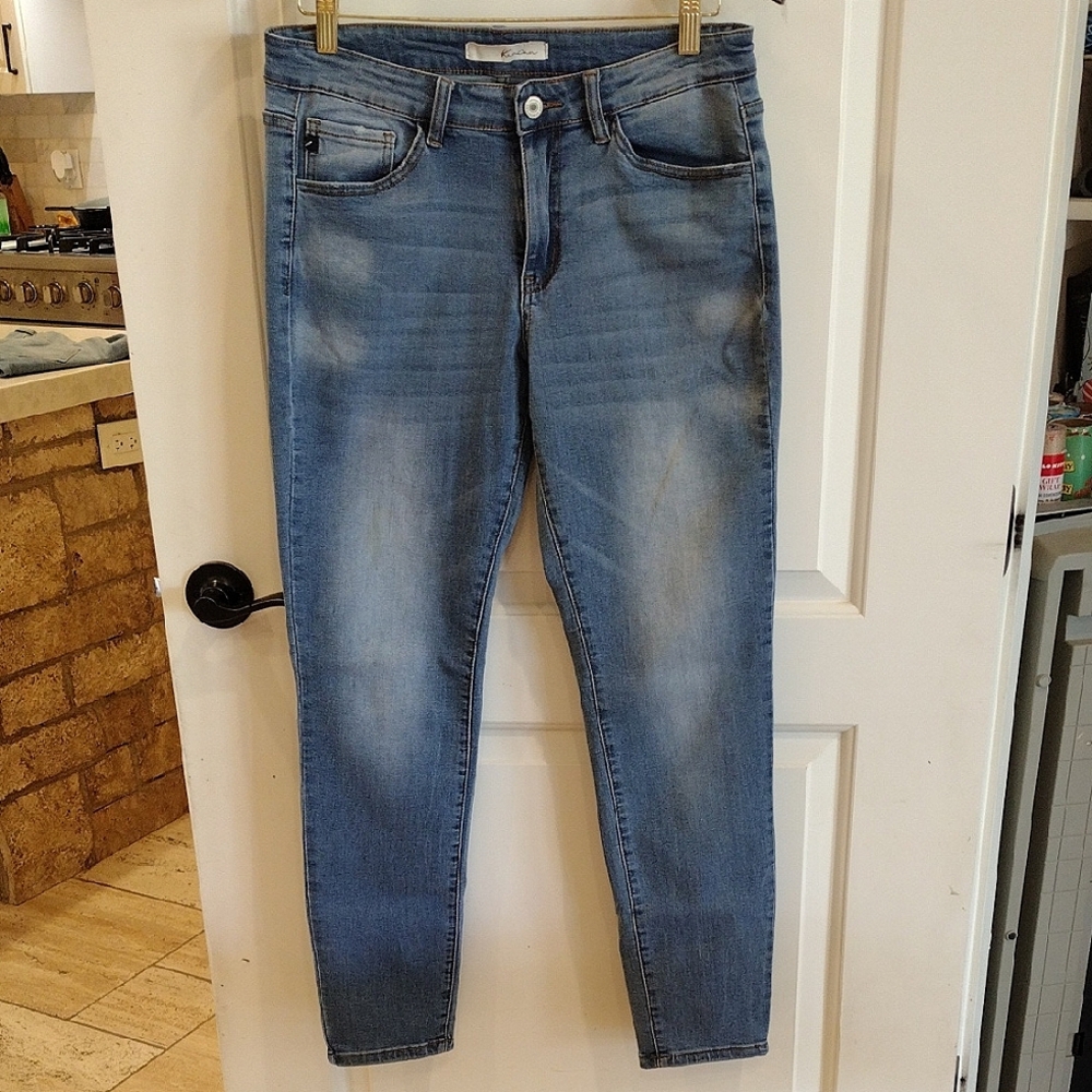 Kancan Jeans Size 11/29 Medium Wash Stretchy Midrise